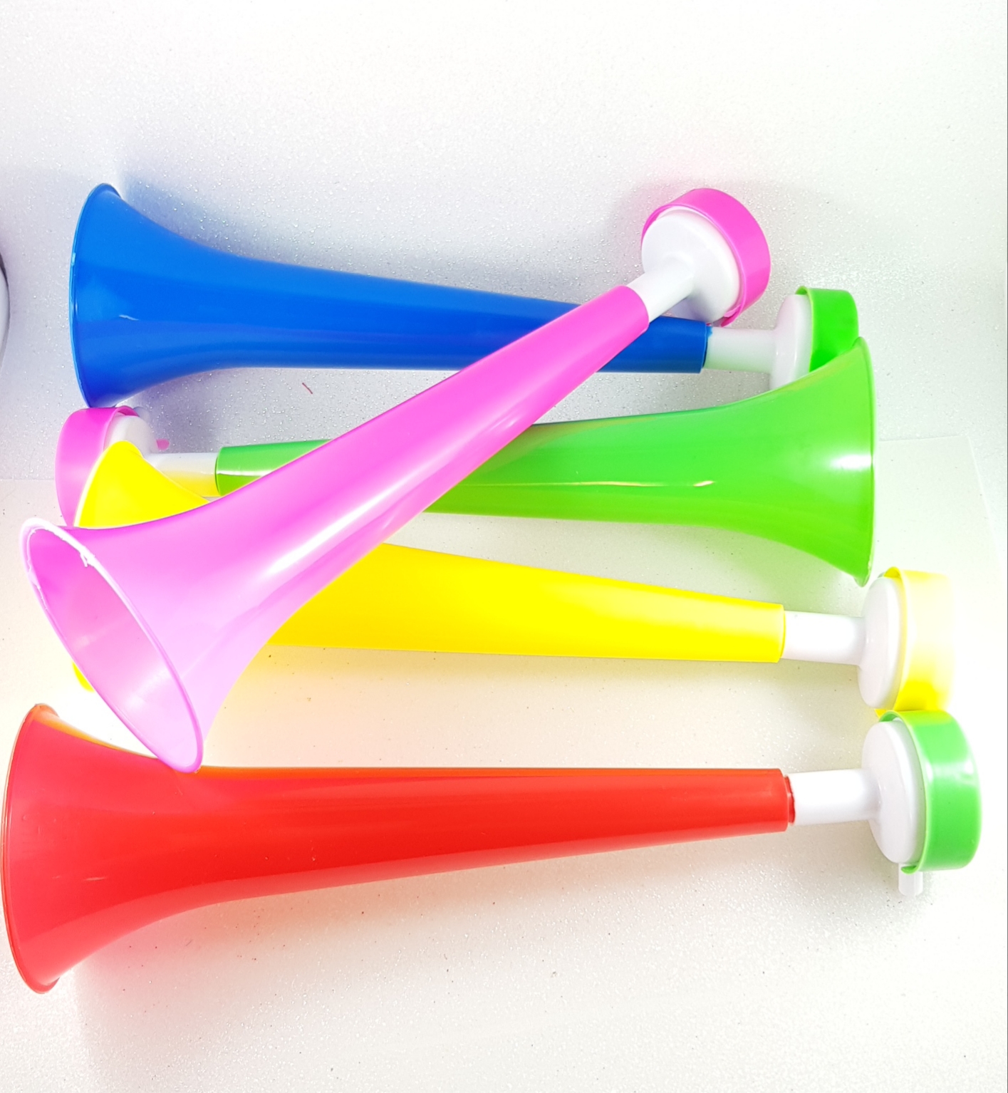 Plastic shop horn instrument